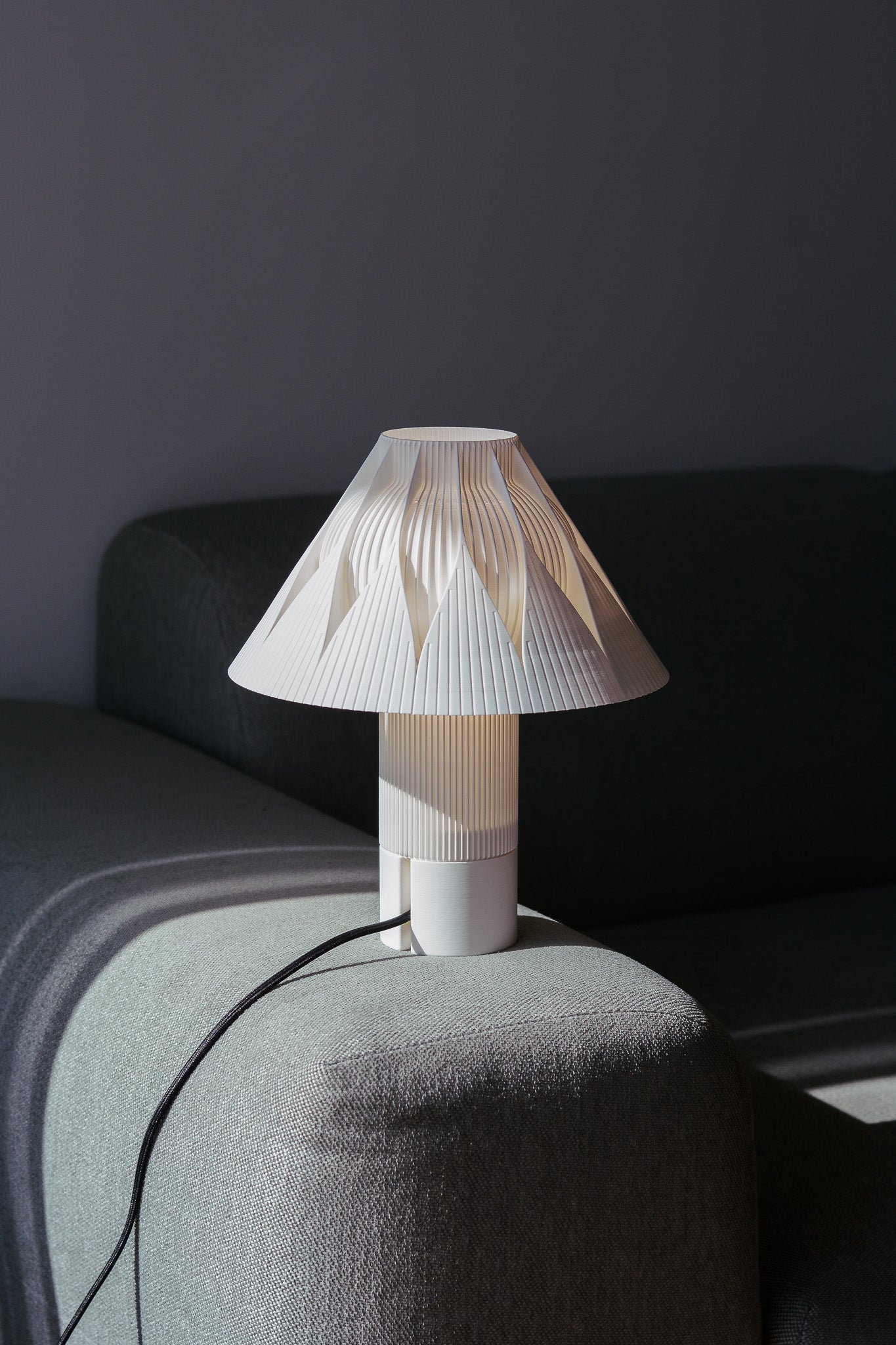 Rosace table lamp